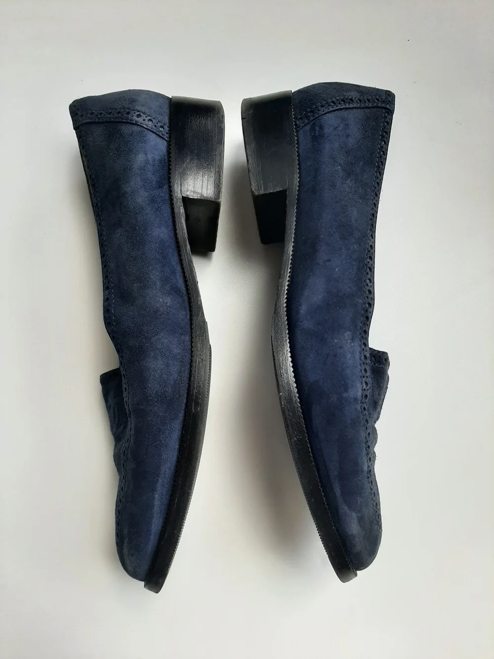 CHANEL elegant loafers